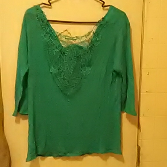 Gorgeous lace back teal 3/4 sleeve top - Picture 4 of 5